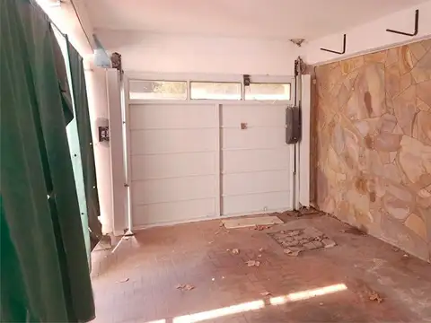 Casa en Alquiler con 1 cochera