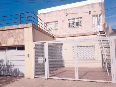 AMPLIA CASA 2 DORMITORIOS CON QUINCHO AURORA 3375 PB