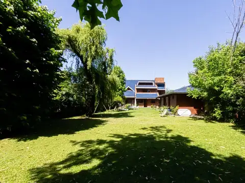 Casa en venta - Pacheco - 5 amb - Quincho y jardín