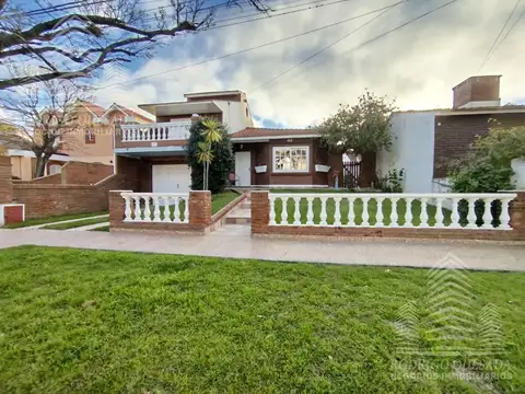 Exclusiva casa en La Lucila del mar .