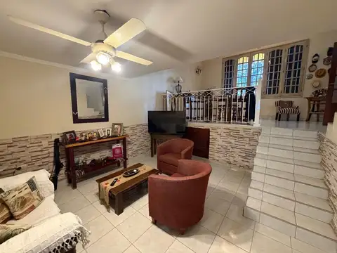 Casa 5 ambientes con 3 baños