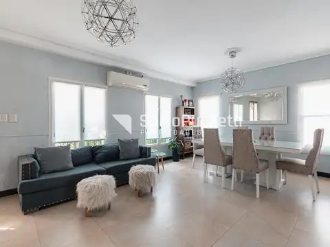 Venta casa 4 amb con patio, piscina y cochera en Ramos Mejia.