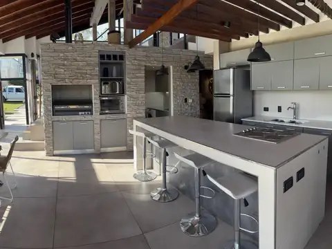 Casa 4 ambientes con 3 baños