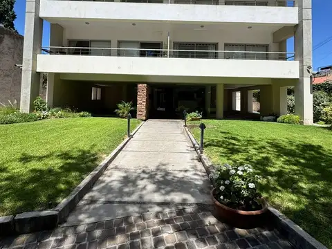 Francisco J. Moyano 1500