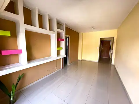 DEPARTAMENTO DE 4 AMBIENTES CONTRAFRENTE CON BALCON Y COCHERA