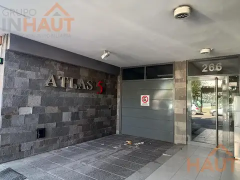 Venta Departamento 3 habitaciones + dos cocheras y bauleras sarmiento al 200