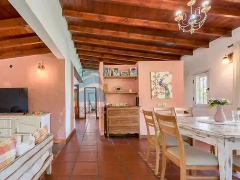 Venta Casa 4 ambientes en Barrio Parque Pero