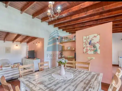 Casa 4 ambientes con 2 baños