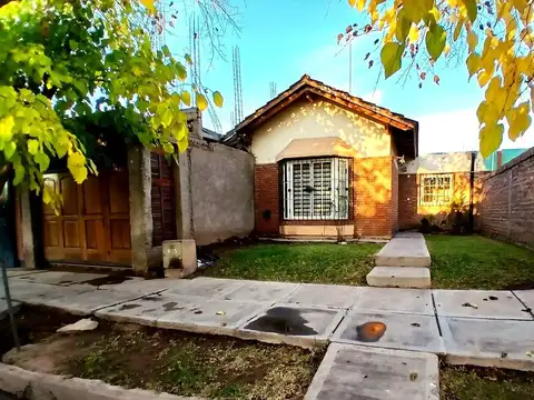 CASA A LA VENTA EN BARRIO OHA LUZURIAGA