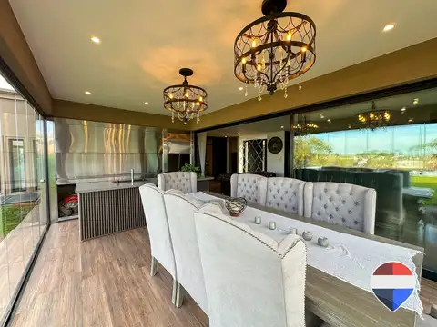 Casa en Alquiler con 2 cocheras