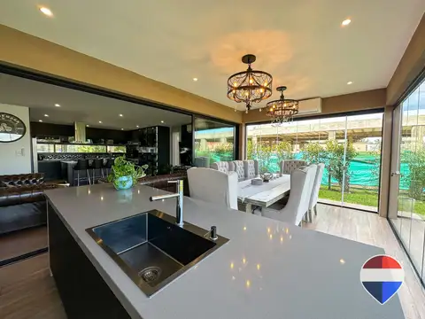 Casa 5 ambientes con 3 baños