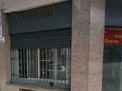 LOCAL EN ESQUINA DE 2 AVENIDAS, BRUIX Y DIRECTORIO DE 20 METROS CUADRADOS