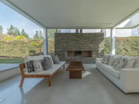 Casa con 3 dormitorios mas dependencia en venta / alquiler  en EL ENCUENTRO.