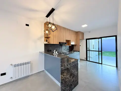 Casa 4 ambientes con 2 baños