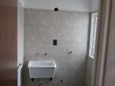 Departamento 7 ambientes con 2 baños