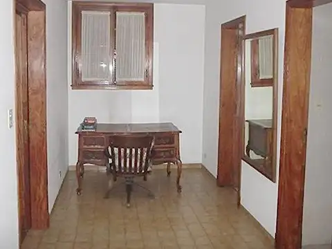 Casa en Alquiler con 2 cocheras