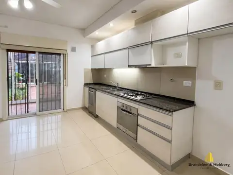 Triplex de 5 ambientes con jardin y Quincho