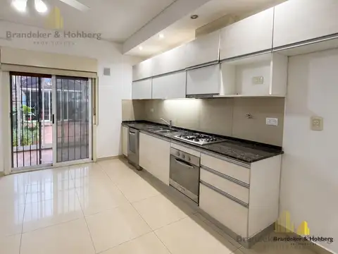 Triplex de 5 ambientes con jardin y Quincho