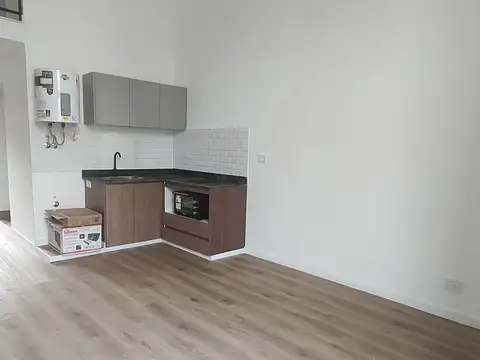 Estados Unidos 3000, Piso 1