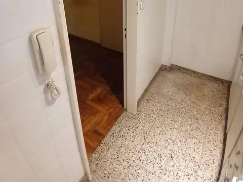 FLORES: OPORTUNIDAD DEPARTAMENTO DOS AMBIENTES - EXCELENTE UBICACIÓN