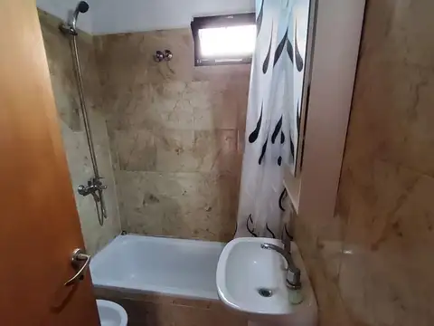 Casa 2 ambientes con 1 baño
