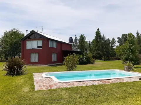 Casa 4 ambientes con 2 baños