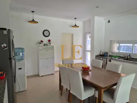 Casa en Venta con 6 cocheras