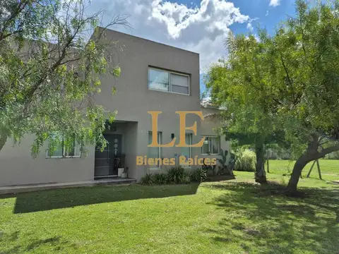 Casa 6 ambientes con 5 baños