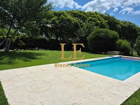Casa en Venta con 6 cocheras