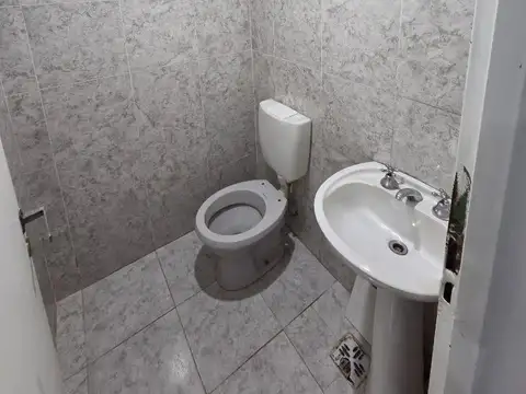 LOCAL DE 20 MTS2 C/BAÑO EN ESCALADA!