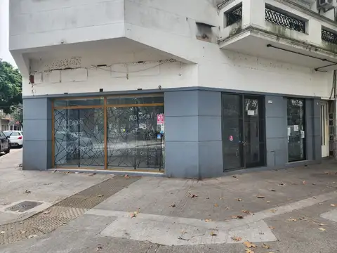 Local en esquina de 45 m2 en  Parque Chass