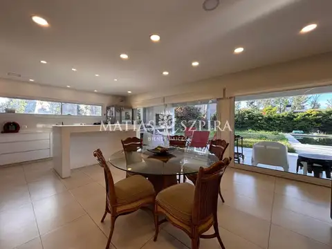 Casa en Venta en Alvarez Del Bosque, USD 250.000