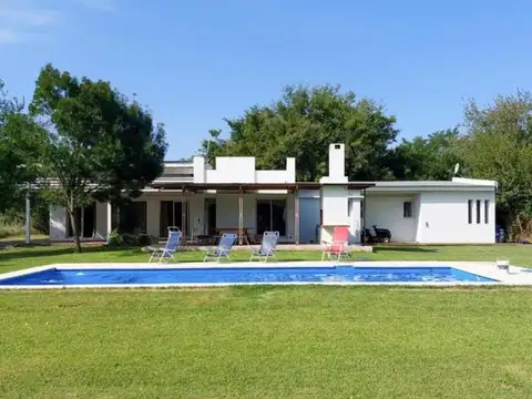 Casa en venta - 3 Dormitorios 1 Baño - 4.000Mts2 - Los Hornos