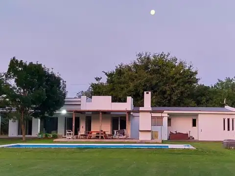 Casa en venta - 3 Dormitorios 1 Baño - 4.000Mts2 - Los Hornos