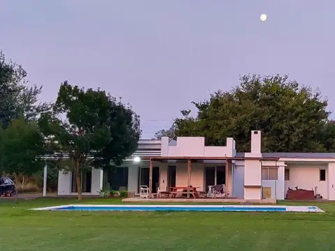 Casa en venta - 3 Dormitorios 1 Baño - 4.000Mts2 - Los Hornos