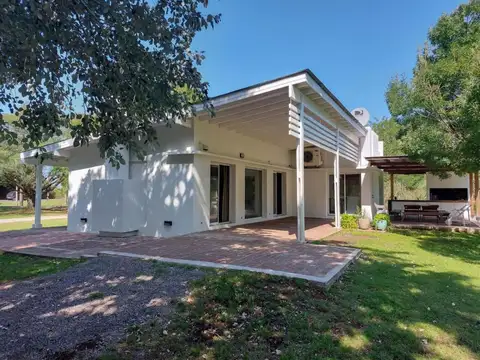 Casa en Venta en Los Hornos, USD 210.000