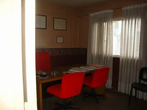 Oficina 4 ambientes con 1 baño