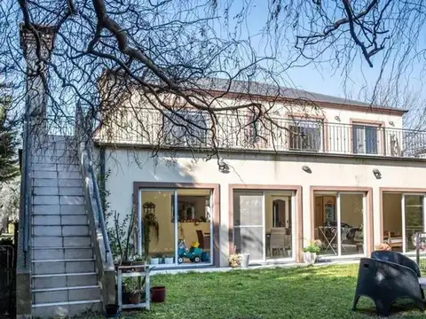 Casa 6 ambientes con 4 baños