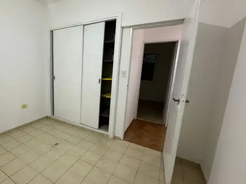 Casa en Alquiler en Castelar, $ 900.000