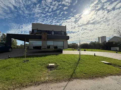 Casa Santa Rita, 5 ambientes, GALERIA PARRILLA PISCINA SUM, TENIS, GRUPO ELECTROGENO