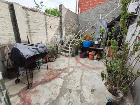 VENTA CASA + 2 DPTOS Y LOCAL EN MERLO