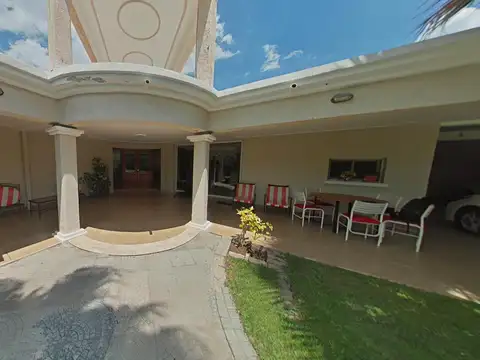 Casa en Venta con 4 cocheras
