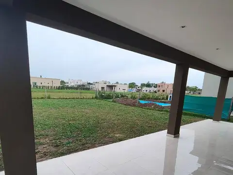 Casa 5 ambientes con 3 baños