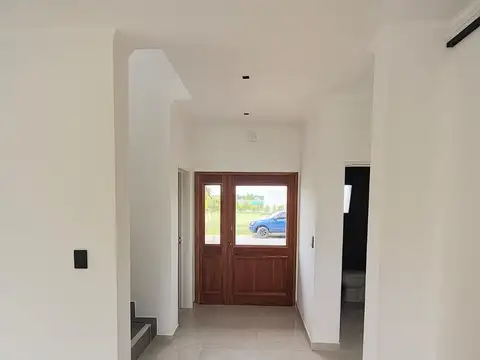 Casa en Venta con 4 cocheras