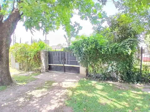 CASA 4 AMBIENTES VENTA LIBERTAD-JARDIN COCHERA