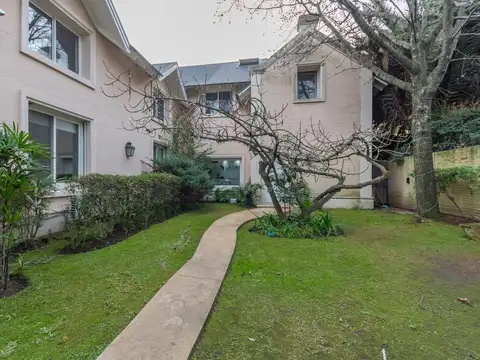 Casa en Venta en Acassuso Libertador  /  Solis, USD 2.390.000