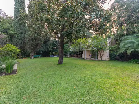 Casa en Venta con 8 cocheras
