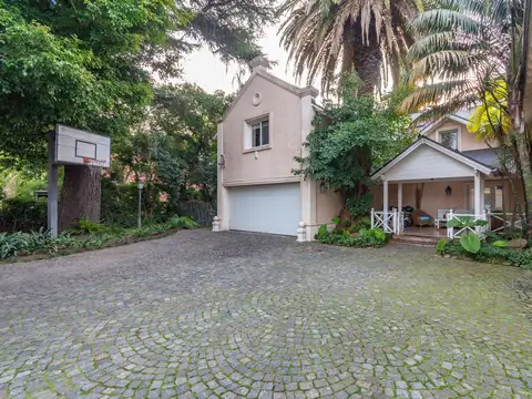 Casa/Residencia en venta en Acassuso de Libertador al Rio.