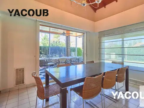 Casa en Venta con 2 cocheras