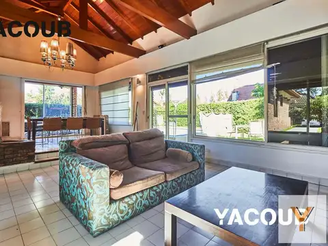 Casa en venta - 4 Dormitorios 2 Baños - Cocheras - 375Mts2 - El Venado I, Esteban Echeverría